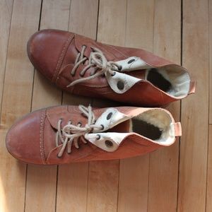 Classic women's shearling lined boots.